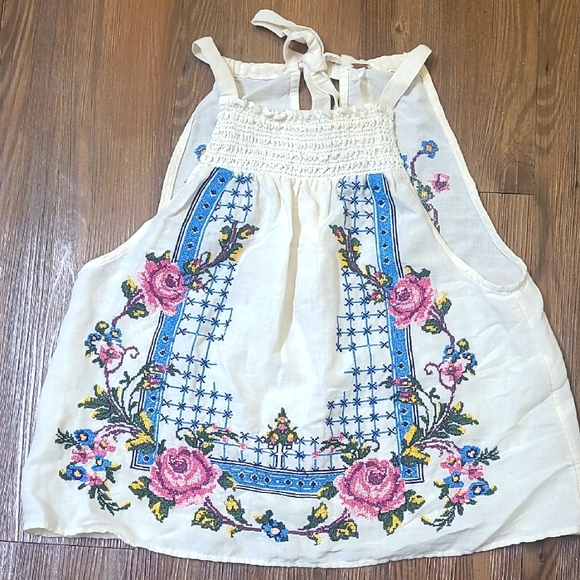 Free People Tops - Free People Cream Fabric Detail used exelent condition.